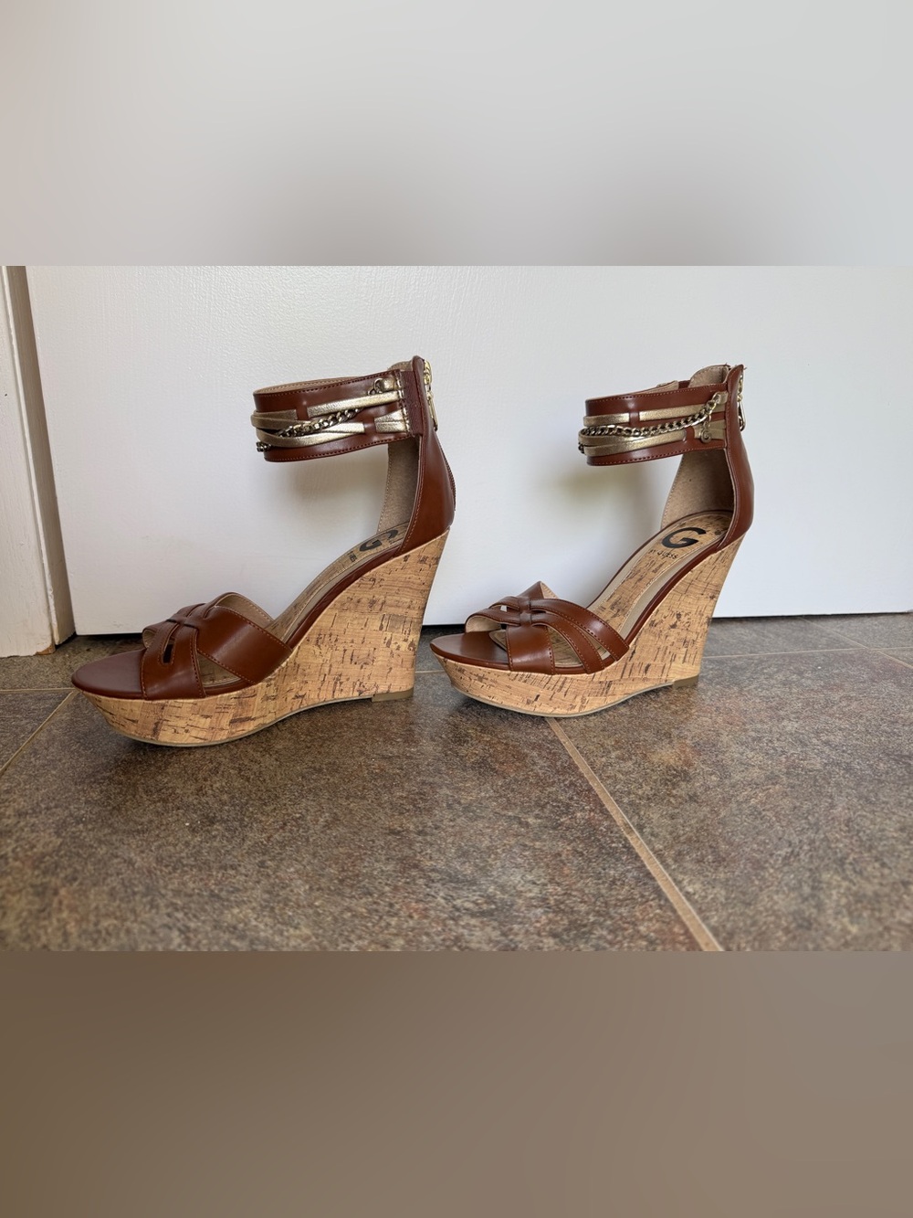 G by Guess Diala Leather Platform Sandals with Gold Chain Accent - Picture 8 of 9